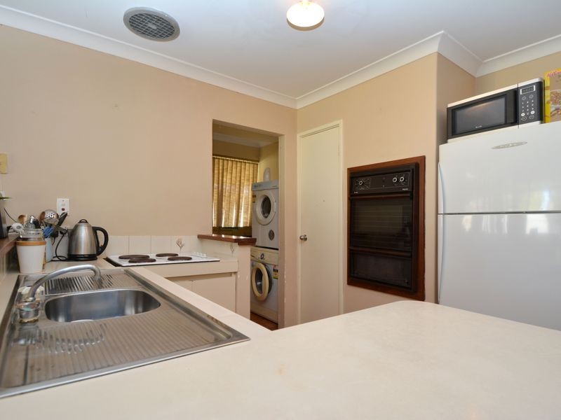 8 Fortunella Grove, Seville Grove WA 6112