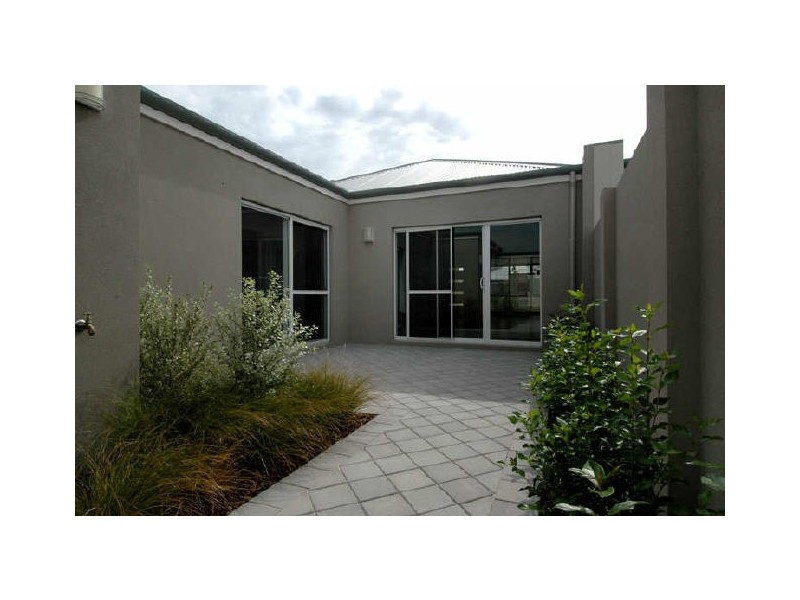 21 Angelica Way, Atwell WA 6164