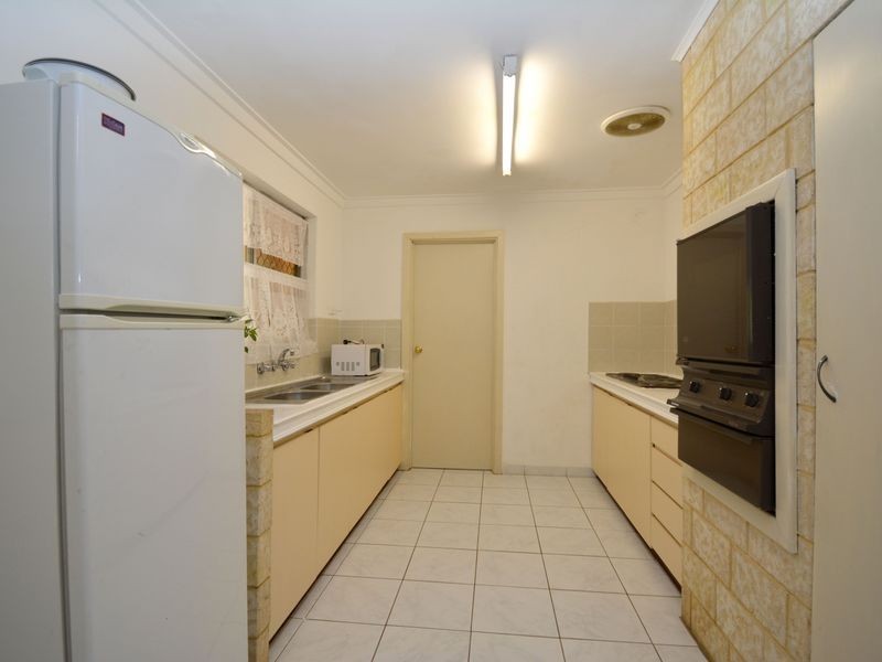 4 Foster Road, Kelmscott WA 6111