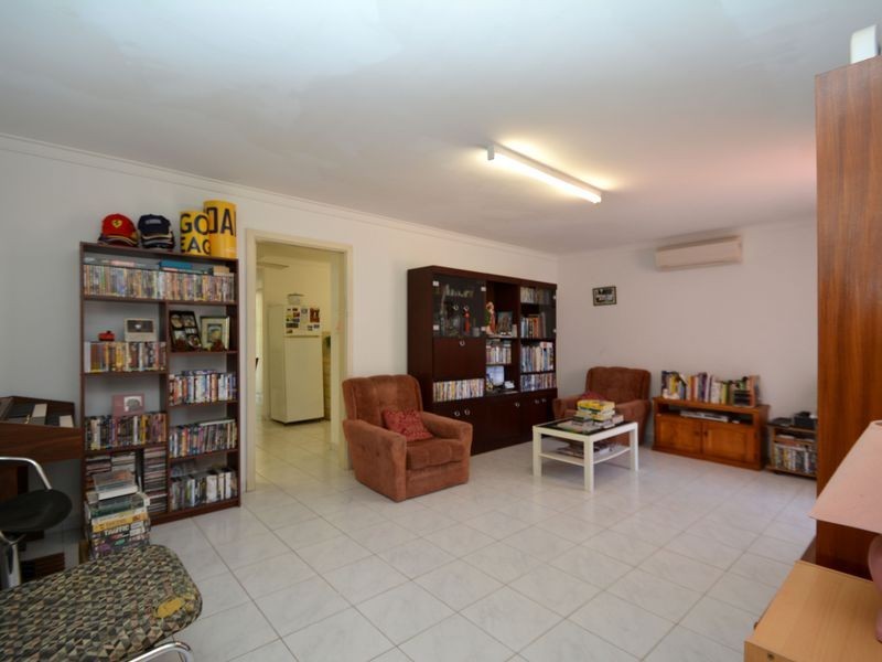 4 Foster Road, Kelmscott WA 6111