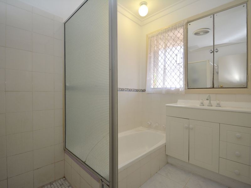 4 Foster Road, Kelmscott WA 6111