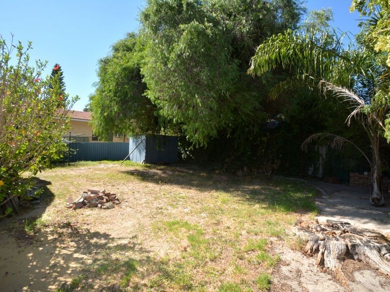 4 Foster Road, Kelmscott WA 6111