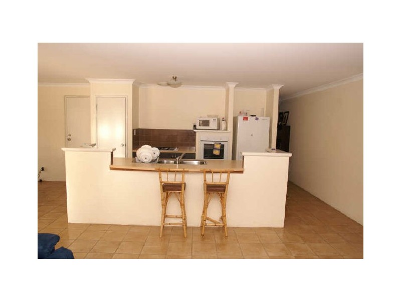 17 Sheffield Bend, Success WA 6164