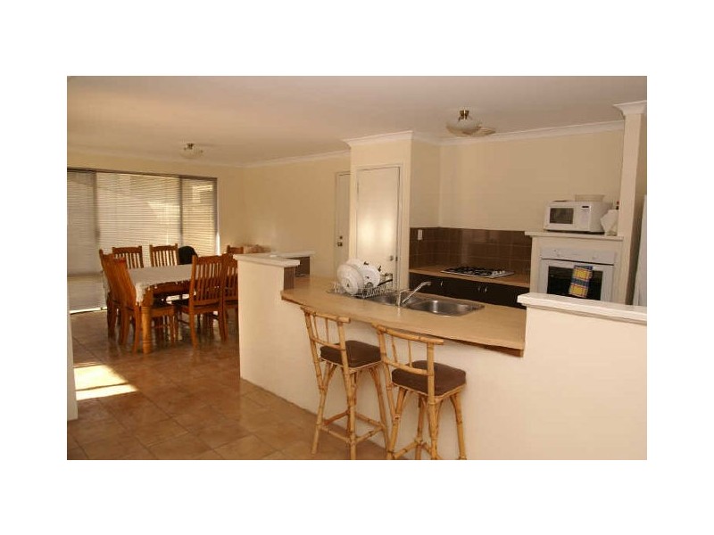 17 Sheffield Bend, Success WA 6164