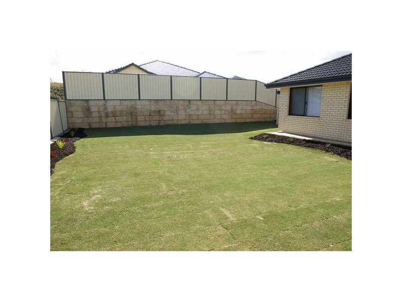 17 Sheffield Bend, Success WA 6164