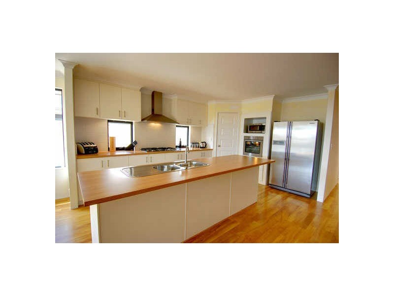 16 Camden Boulevard, Aubin Grove WA 6164