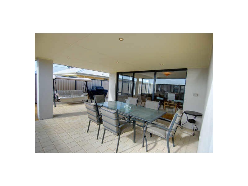 16 Camden Boulevard, Aubin Grove WA 6164