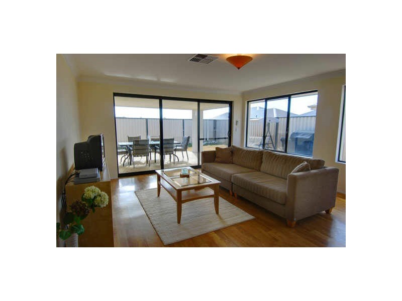 16 Camden Boulevard, Aubin Grove WA 6164