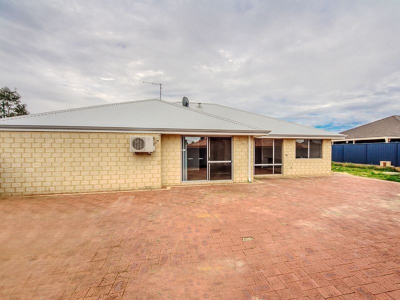 24 Madeira Turn, Darling Downs WA 6122