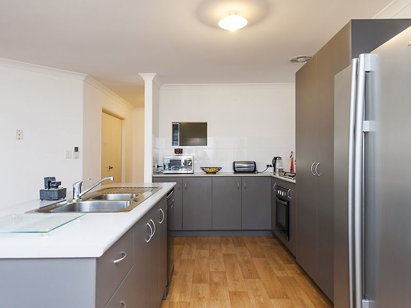 2 Mawson Close, Seville Grove WA 6112