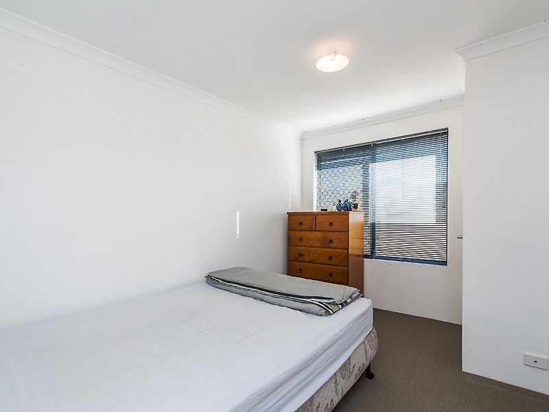 2 Mawson Close, Seville Grove WA 6112