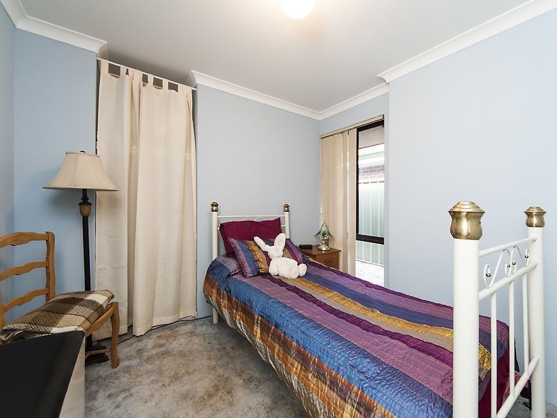 42 Chisholm Circle, Seville Grove WA 6112