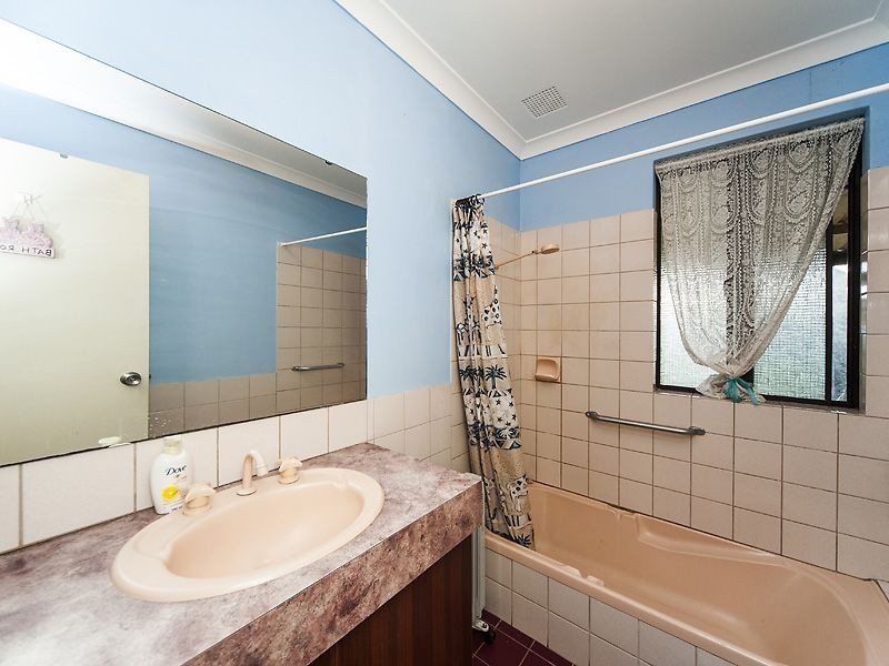 42 Chisholm Circle, Seville Grove WA 6112