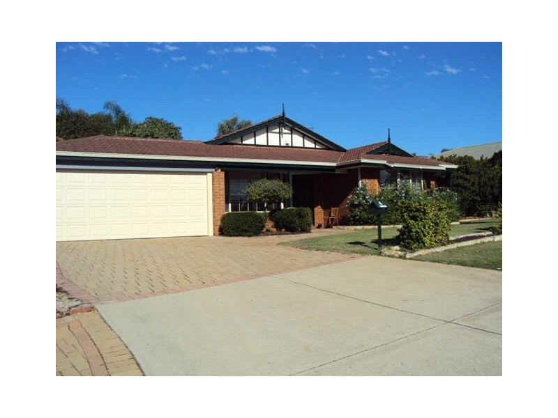 4 Derwent Crescent, Success WA 6164