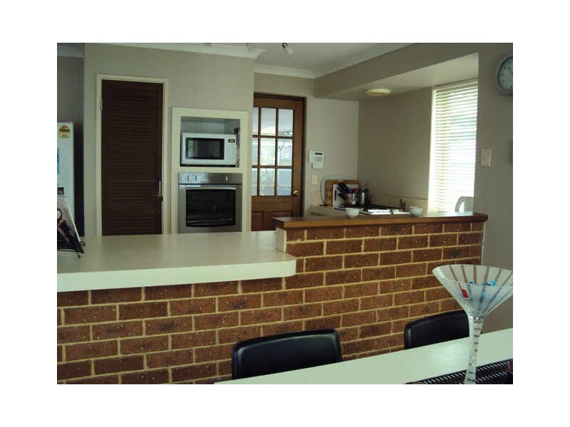 4 Derwent Crescent, Success WA 6164