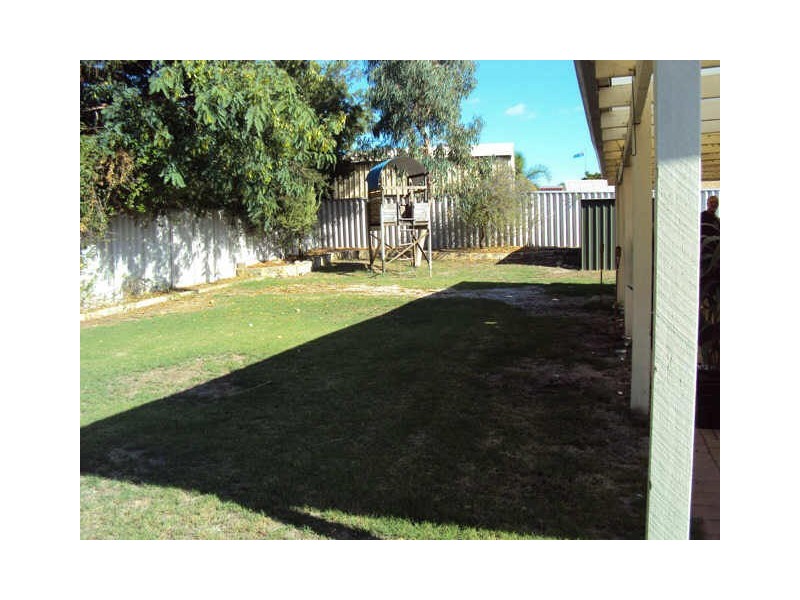 4 Derwent Crescent, Success WA 6164