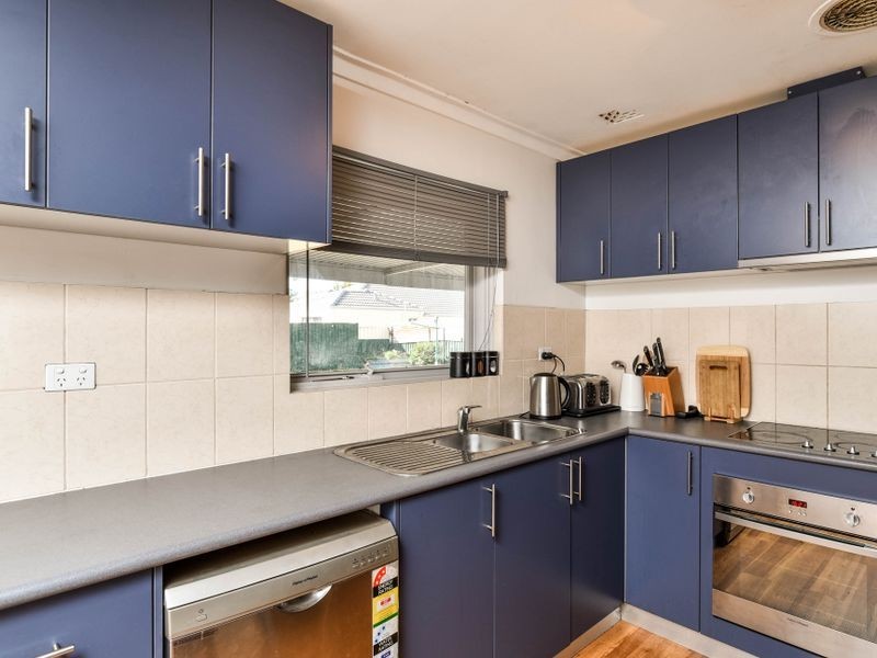 5 Kari Court, Camillo WA 6111