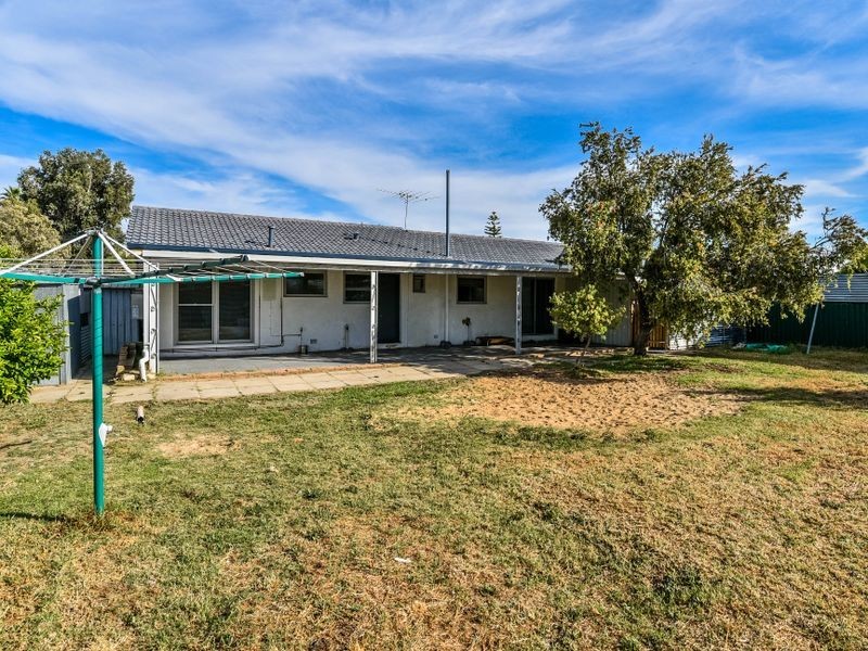 5 Kari Court, Camillo WA 6111