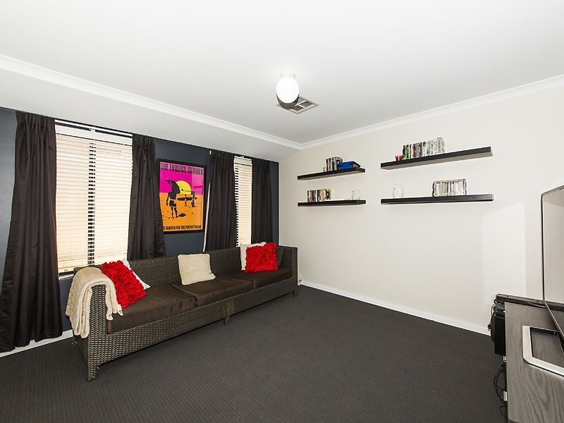 30 Mohan Loop, Hammond Park WA 6164