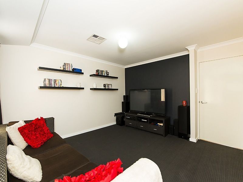 30 Mohan Loop, Hammond Park WA 6164