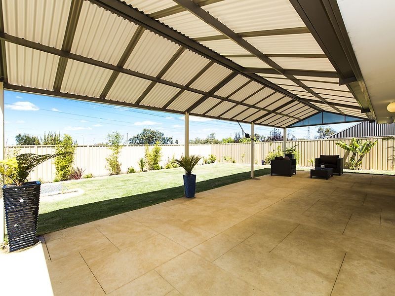 30 Mohan Loop, Hammond Park WA 6164