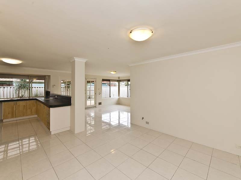 209 Seville Drive, Seville Grove WA 6112