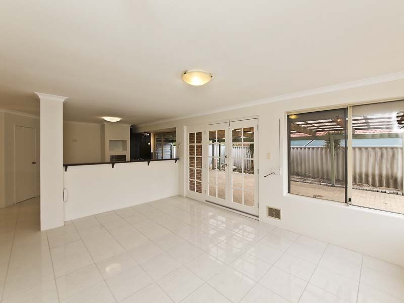 209 Seville Drive, Seville Grove WA 6112