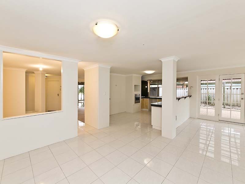 209 Seville Drive, Seville Grove WA 6112