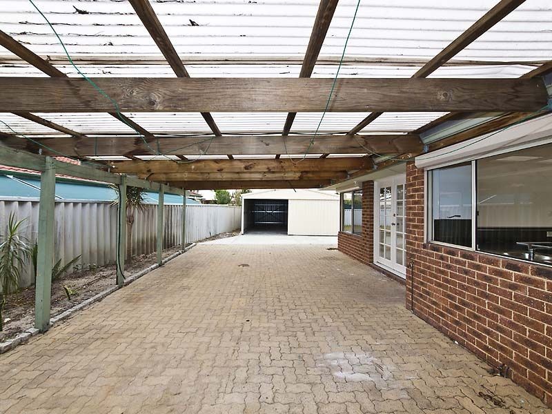 209 Seville Drive, Seville Grove WA 6112