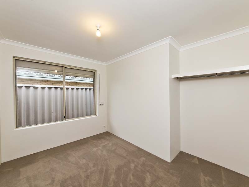 209 Seville Drive, Seville Grove WA 6112