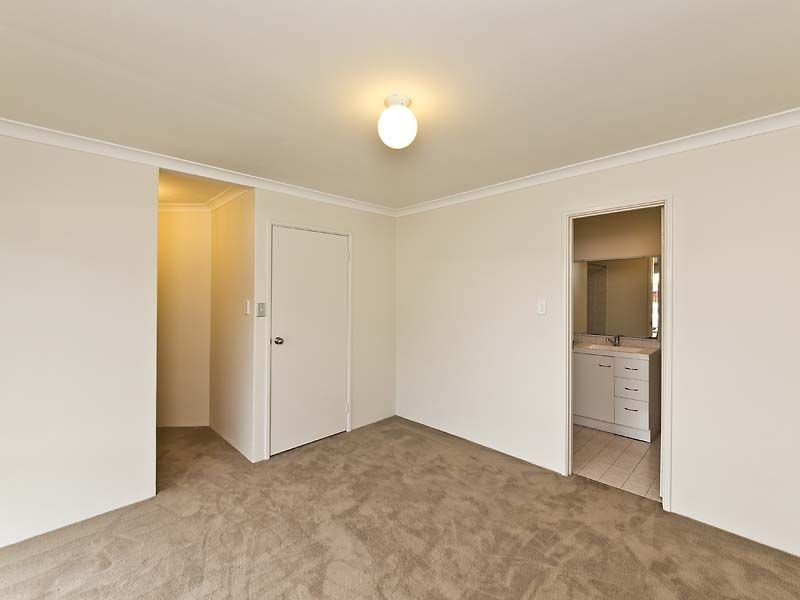 209 Seville Drive, Seville Grove WA 6112