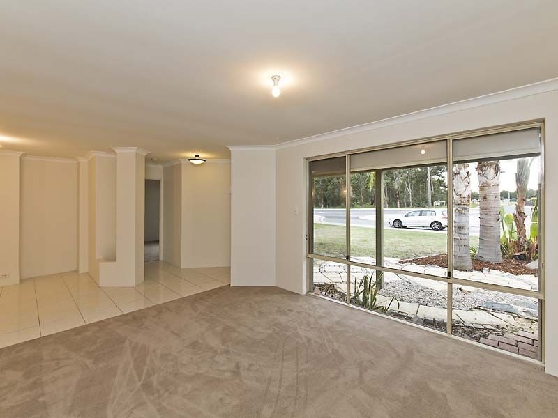 209 Seville Drive, Seville Grove WA 6112