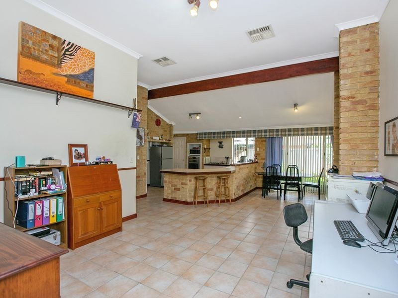 26 Carlhausen Close, Atwell WA 6164
