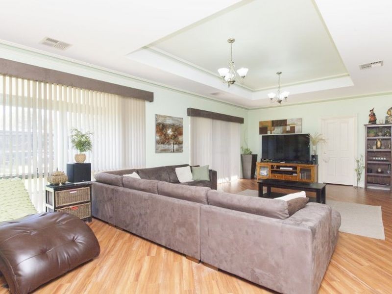 15 Staniland Street, Orange Grove WA 6109