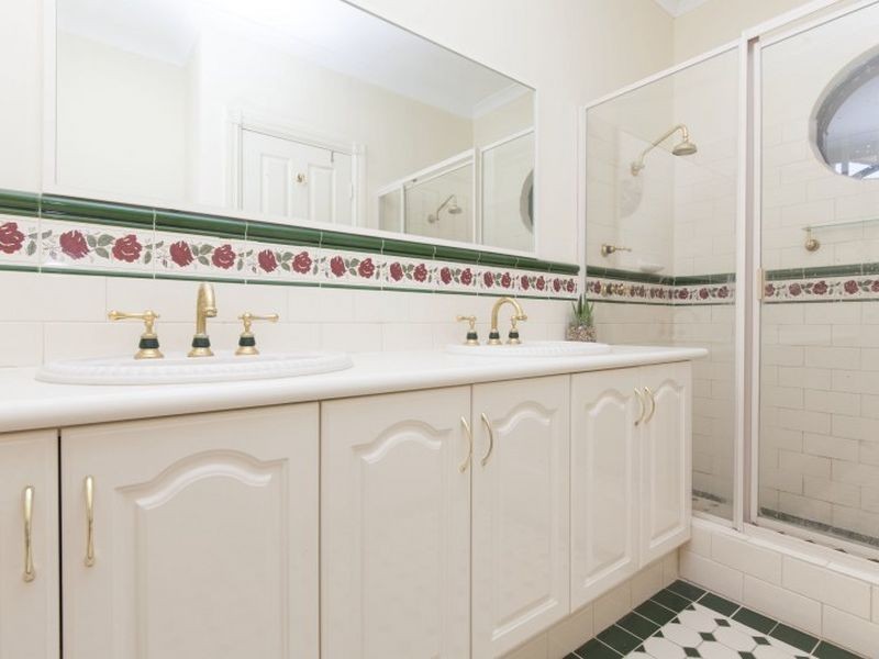 15 Staniland Street, Orange Grove WA 6109