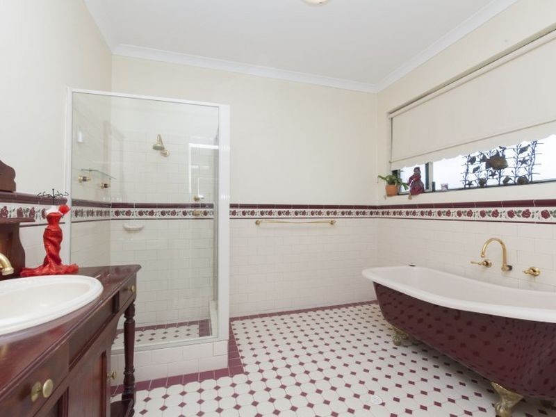 15 Staniland Street, Orange Grove WA 6109