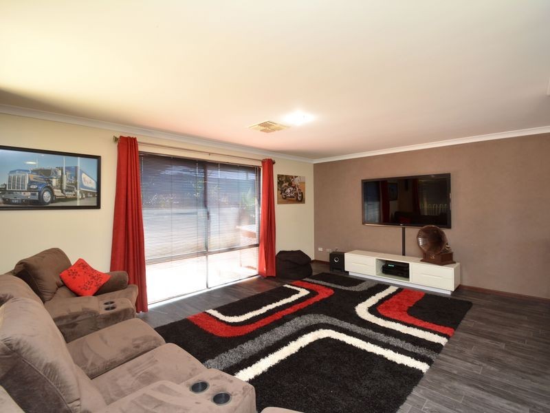 58 Feeney Gardens, High Wycombe WA 6057