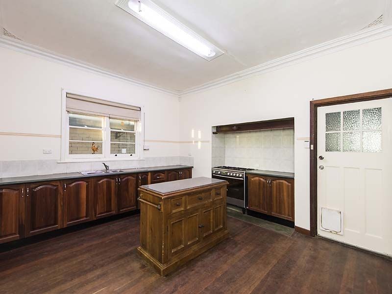 120 South Western Highway, Mount Richon WA 6112
