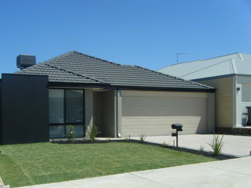 8 Ewens Pass, Wandi WA 6167