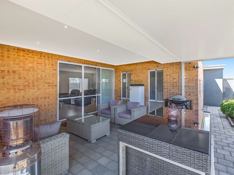 8 Hazewinkel Gardens, Champion Lakes WA 6111