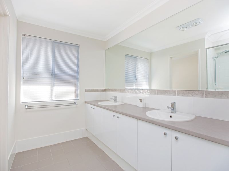 8 Hazewinkel Gardens, Champion Lakes WA 6111