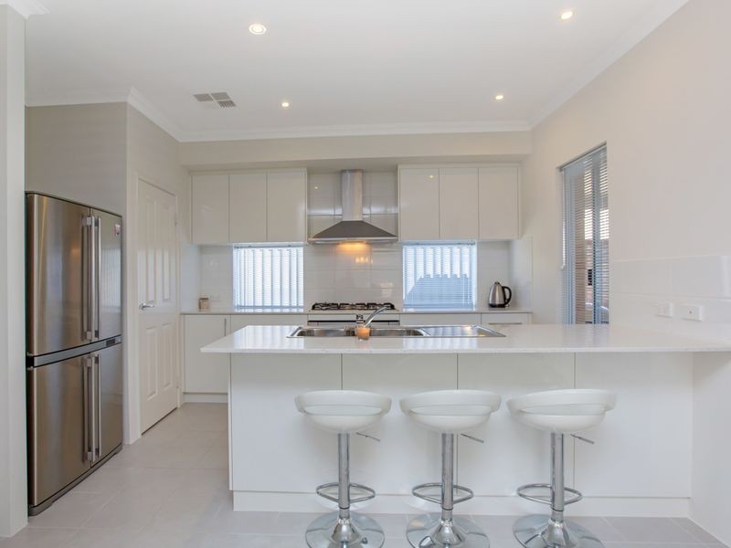 8 Hazewinkel Gardens, Champion Lakes WA 6111