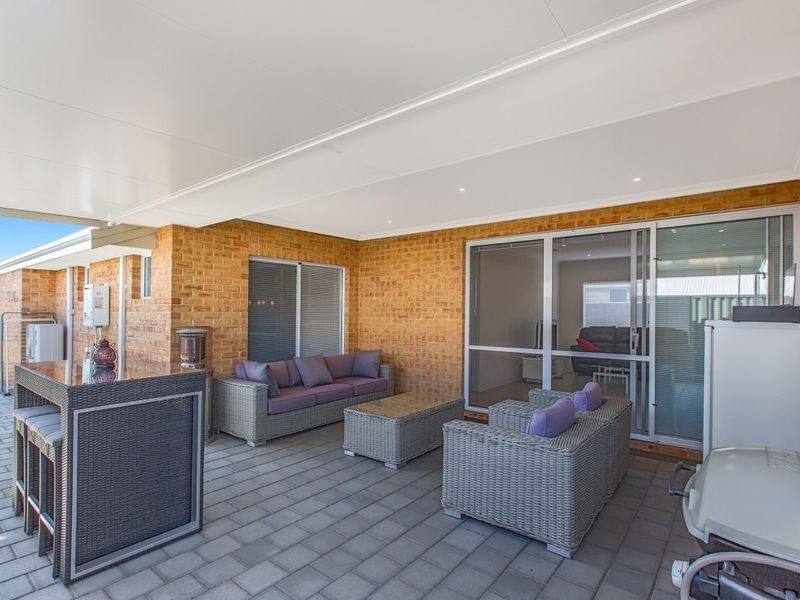 8 Hazewinkel Gardens, Champion Lakes WA 6111