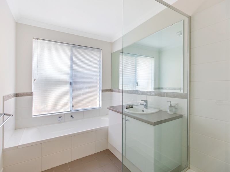 8 Hazewinkel Gardens, Champion Lakes WA 6111