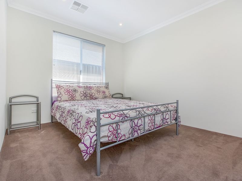 8 Hazewinkel Gardens, Champion Lakes WA 6111