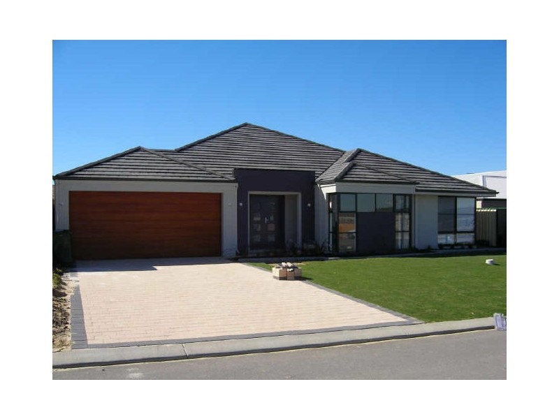 11 Staaten Street, Hammond Park WA 6164