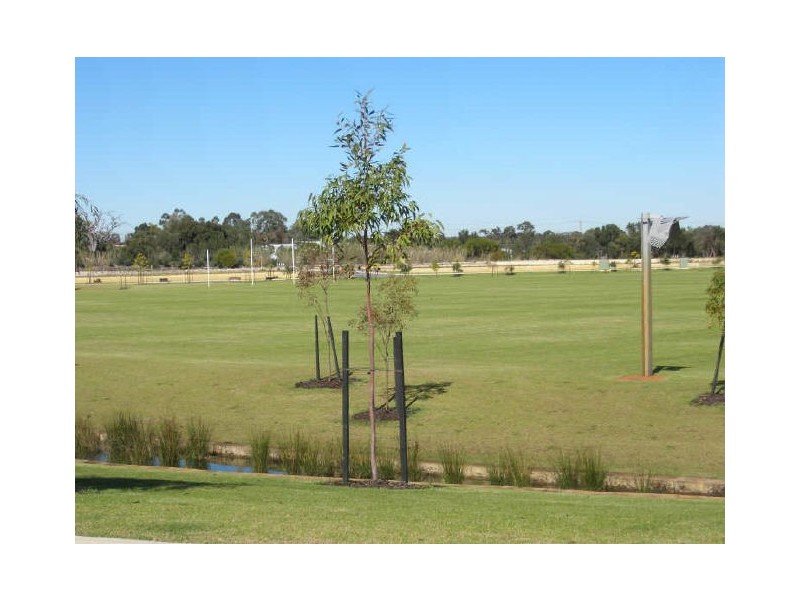 11 Staaten Street, Hammond Park WA 6164