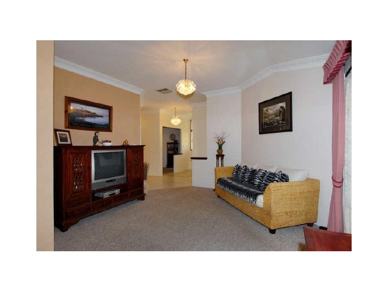 24 Riversdale Pass, Jandakot WA 6164