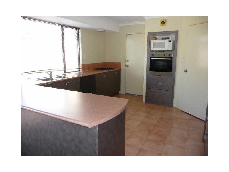 17 Windchime Terrace, Atwell WA 6164