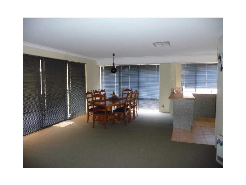 17 Windchime Terrace, Atwell WA 6164